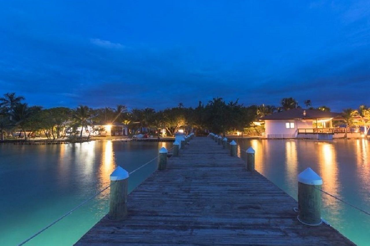 Hatchet Caye Island Resort (Adults Only) Placencia Exterior photo